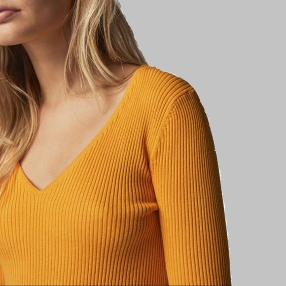 SOLD! MASSIMO DUTTI Ribbed Sweater with Ruffled Cuffs - Picture 4 of 6